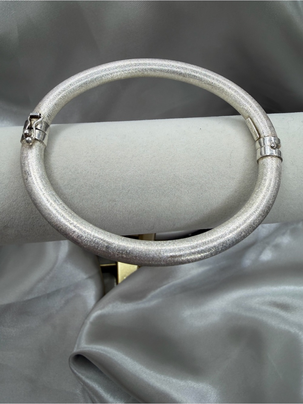 Vintage Italian Sterling Silver 925 Frosted Diamond-Cut Bangle Bracelet Hinged